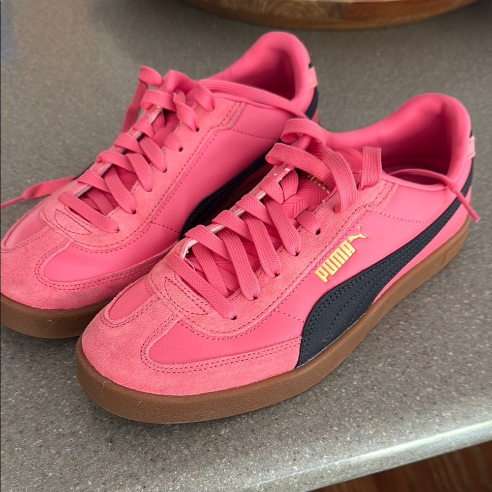 Puma Pink and Brown Sneakers Suede Upper Gum Soles - Picture 2 of 5